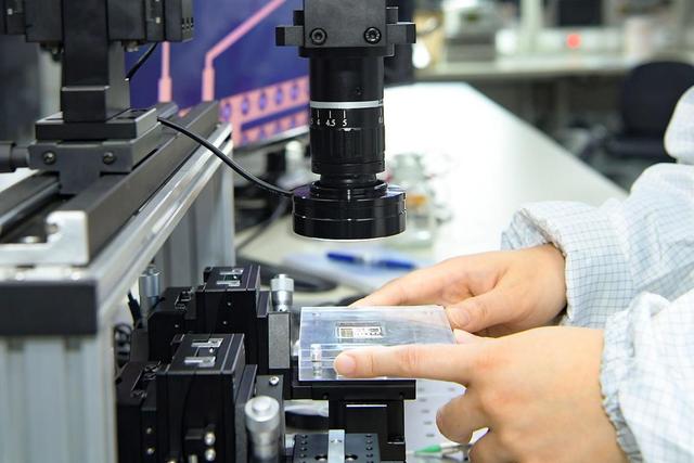 终于按捺不住了?美商务部强硬发声:应该禁止汽车用中国软硬件!