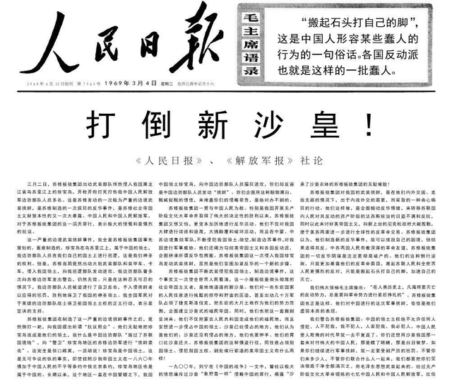 卑鄙龌龊老照片:青楼女子妖娆多姿,妇女露胸喂奶被孩子撕扯衣服