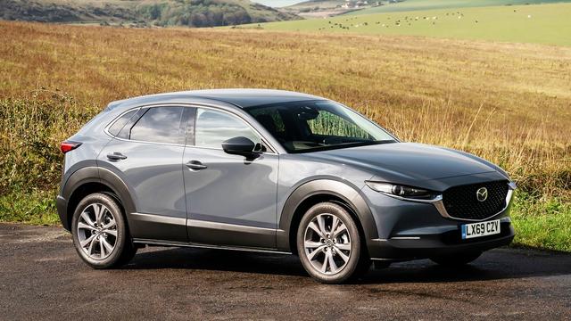 成龙代言三菱、胡歌代言CT6......粉丝:刷我的卡