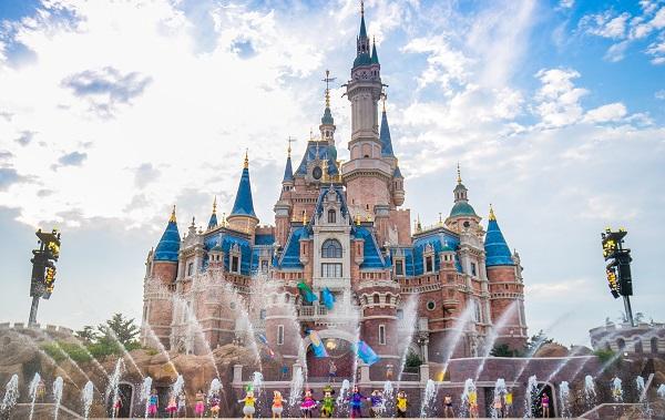 上海迪士尼乐园创造更多第一次!游客心中奇梦是这样被点亮的