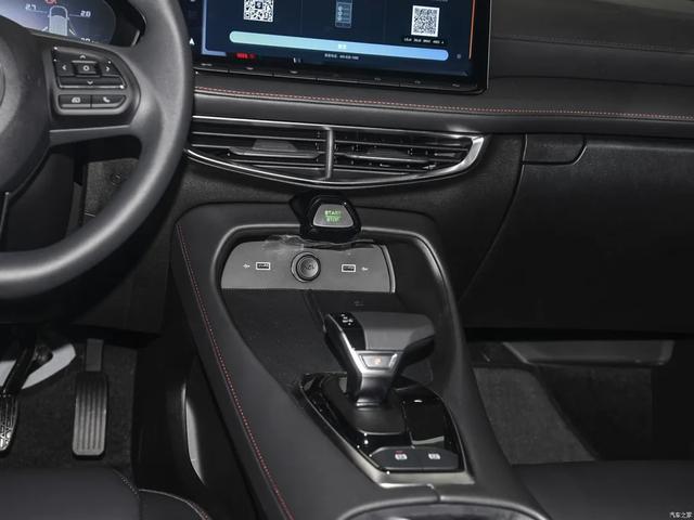 名爵MG5:6.59万起!名爵MG5、帝豪、轩逸你怎么选?