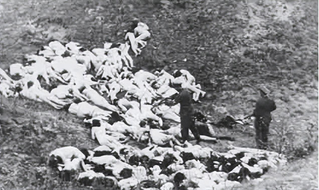 变态的纳粹德国,脱光犹太人女人衣服,集体屠杀!