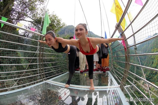 国际瑜伽日即将来临,看众多美女开练瑜伽,婀娜多姿性感迷人