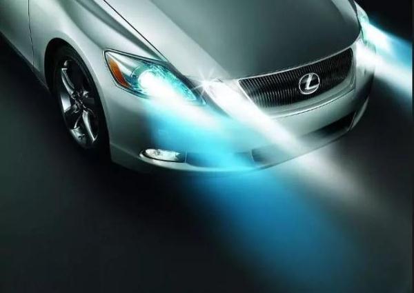 你不得不学的车灯使用指南,只因用错扣分