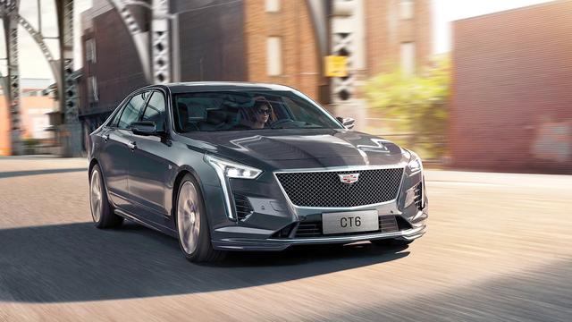 成龙代言三菱、胡歌代言CT6......粉丝:刷我的卡