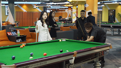 记者暗访私人影院, 毫无底线!美女助教, 互动观影, 亲嘴摸胸都可以