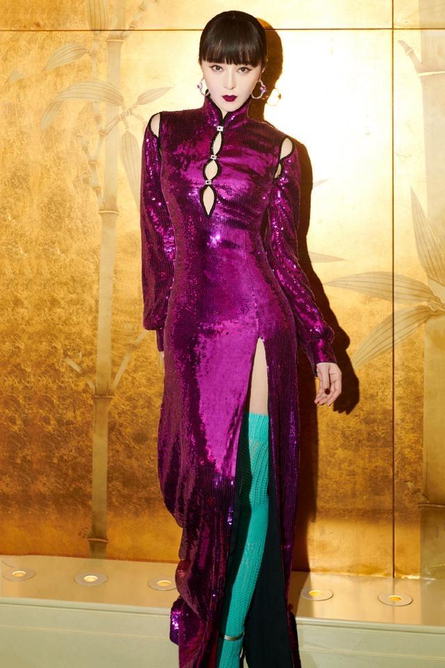 范冰冰无戏可拍也高调,穿亮片旗袍还配绿色长袜,想不抢镜都难
