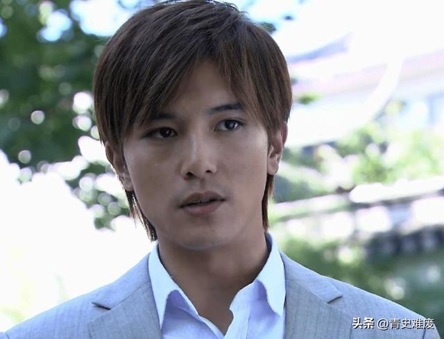 和唐嫣分手后,长达八年一直单身,直到遇见混血美女走向人生巅峰