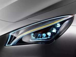 汽车的闪光灯(你不得不学的车灯使用指南，只因用错扣分)