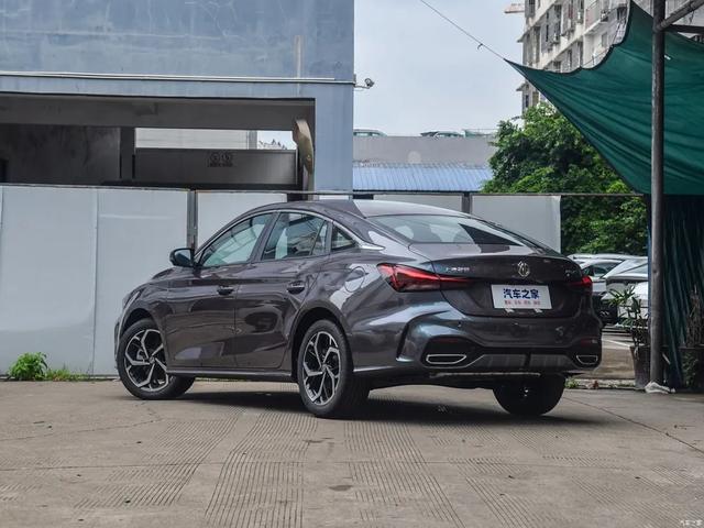 名爵MG5:6.59万起!名爵MG5、帝豪、轩逸你怎么选?