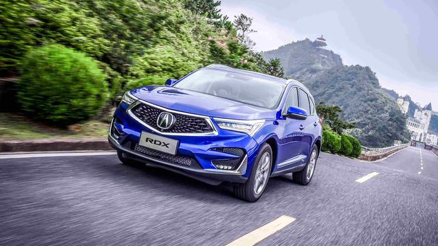 成龙代言三菱、胡歌代言CT6......粉丝:刷我的卡