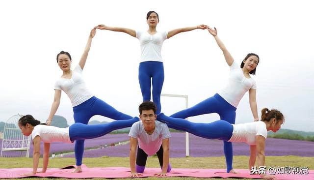 国际瑜伽日即将来临,看众多美女开练瑜伽,婀娜多姿性感迷人