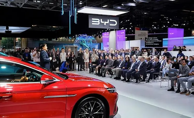 终于按捺不住了?美商务部强硬发声:应该禁止汽车用中国软硬件!