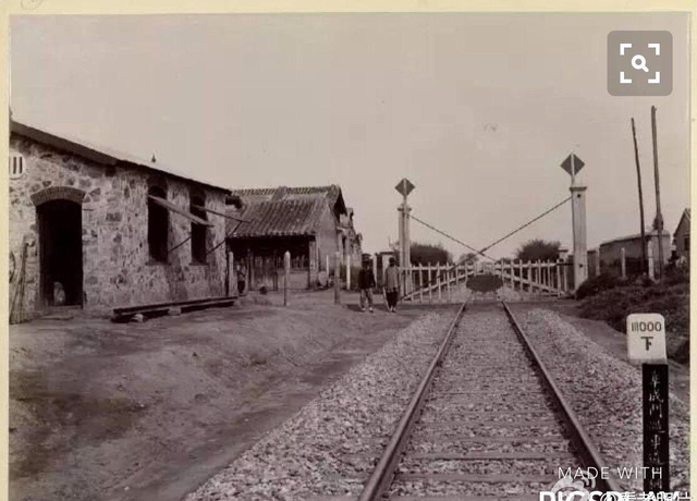 变态的纳粹德国,脱光犹太人女人衣服,集体屠杀!