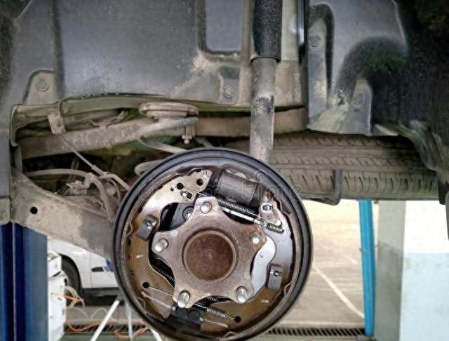 汽车行驶时前轮有异响要紧吗?有三种情况,第一种自己就能检查