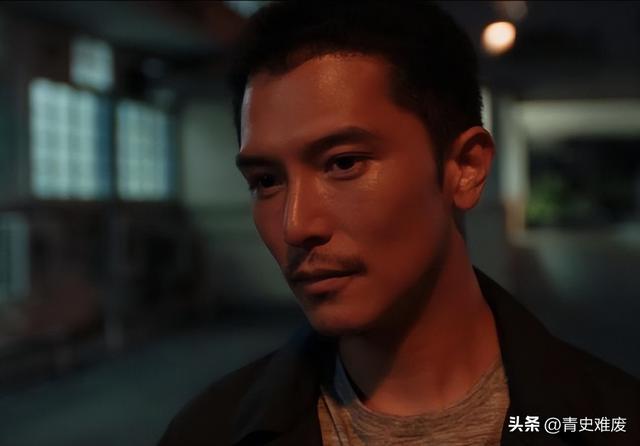 和唐嫣分手后,长达八年一直单身,直到遇见混血美女走向人生巅峰