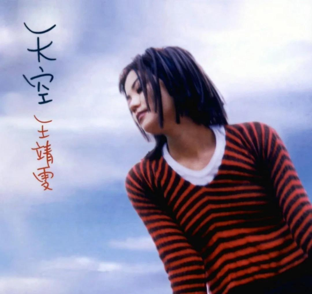 卑鄙龌龊老照片:青楼女子妖娆多姿,妇女露胸喂奶被孩子撕扯衣服