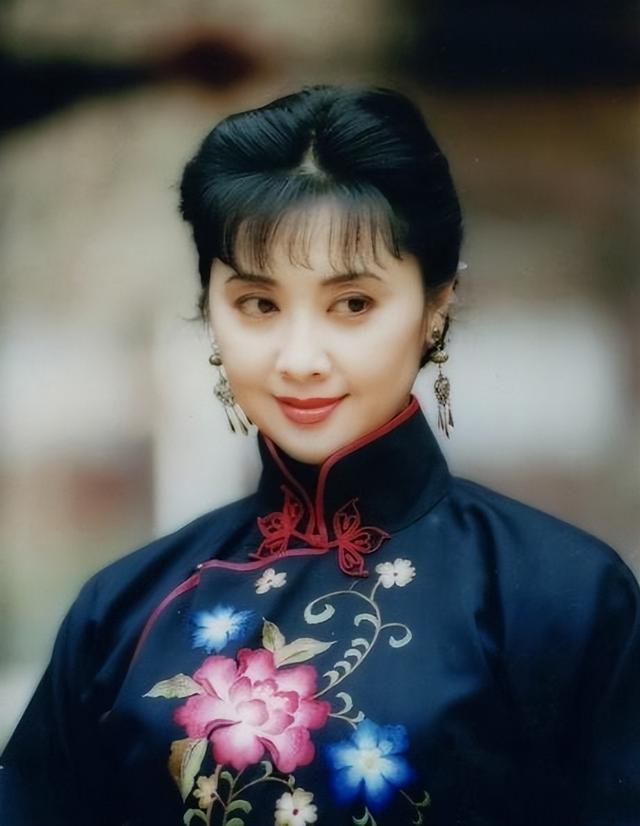 她是中国第一美女,经历过两段婚姻,72岁至今没有孩子