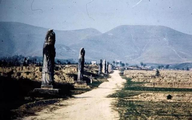 28张罕见图片,越南世界小姐比赛最受欢迎美女,乌克兰女兵