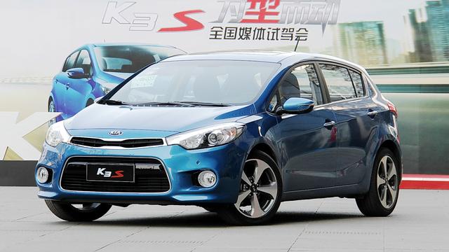 成龙代言三菱、胡歌代言CT6......粉丝:刷我的卡