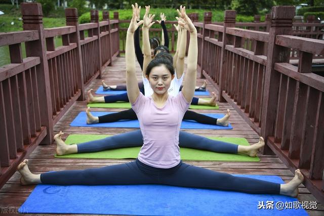 国际瑜伽日即将来临,看众多美女开练瑜伽,婀娜多姿性感迷人