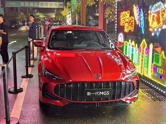 名爵MG5:6.59万起!名爵MG5、帝豪、轩逸你怎么选?