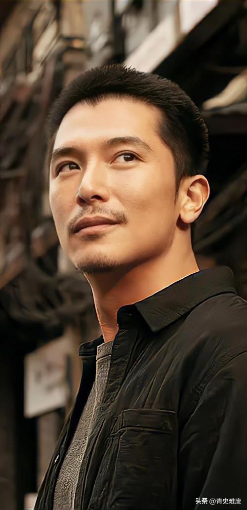 和唐嫣分手后,长达八年一直单身,直到遇见混血美女走向人生巅峰