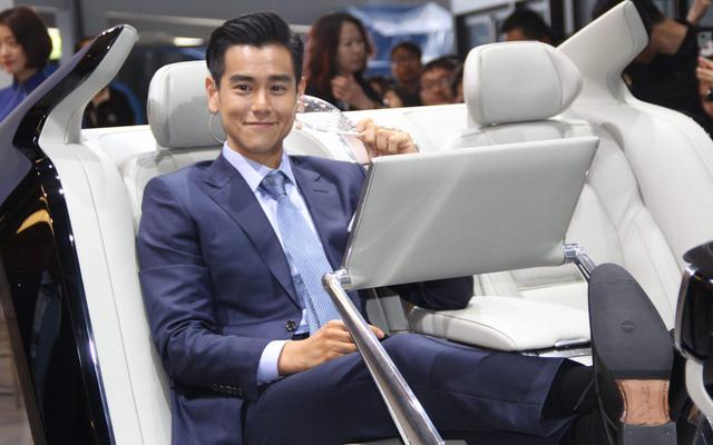 成龙代言三菱、胡歌代言CT6......粉丝:刷我的卡