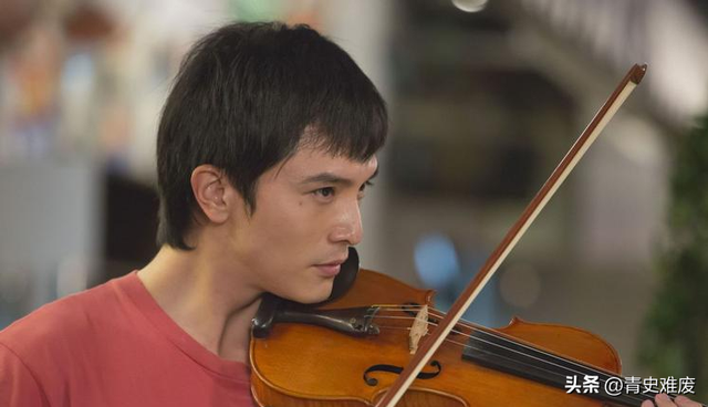 和唐嫣分手后,长达八年一直单身,直到遇见混血美女走向人生巅峰