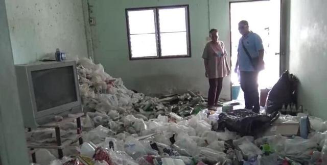 女租客为减免2000块房租,竟不惜出卖自己和房东发生关系!