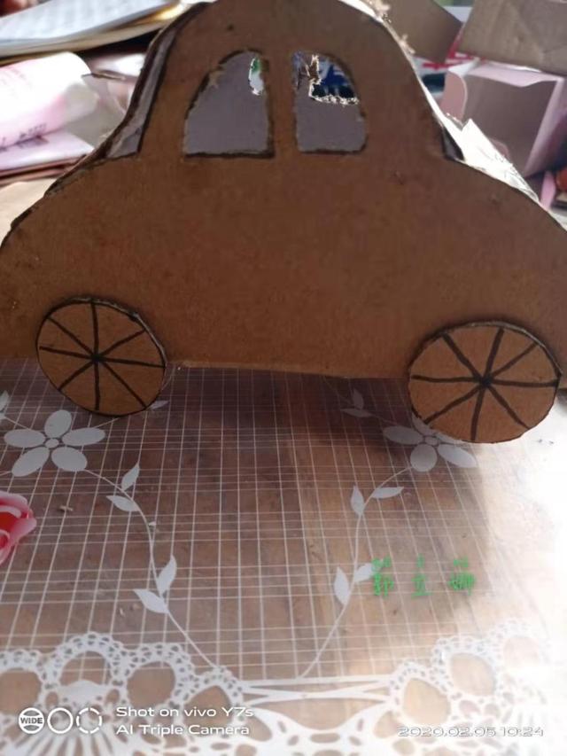 小学生手工作品,旧物利用,废旧纸盒做小车