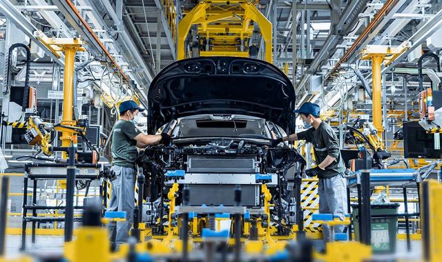 终于按捺不住了?美商务部强硬发声:应该禁止汽车用中国软硬件!