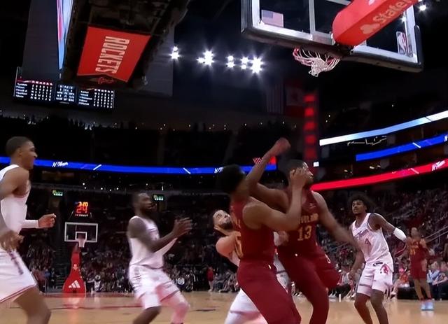 出轨!搞大美女私教肚子!再见了,汤普森