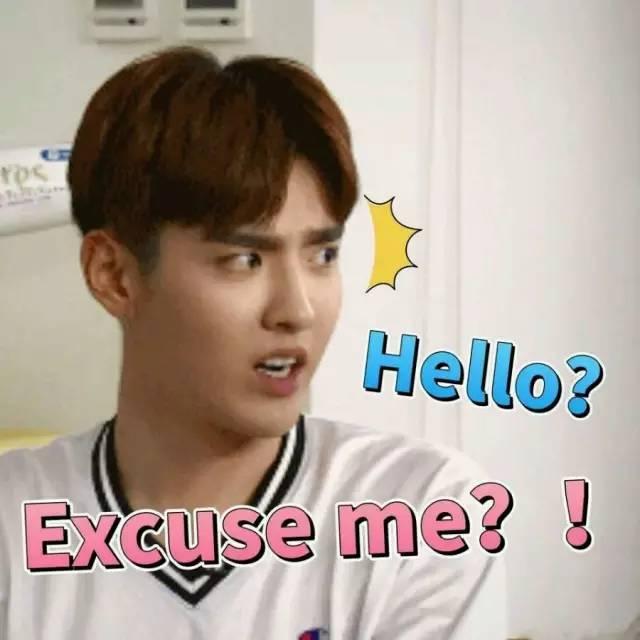 一丑女与一美女同时喂猩猩吃香蕉,结局尴尬