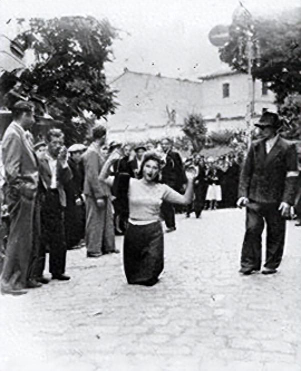 变态的纳粹德国,脱光犹太人女人衣服,集体屠杀!