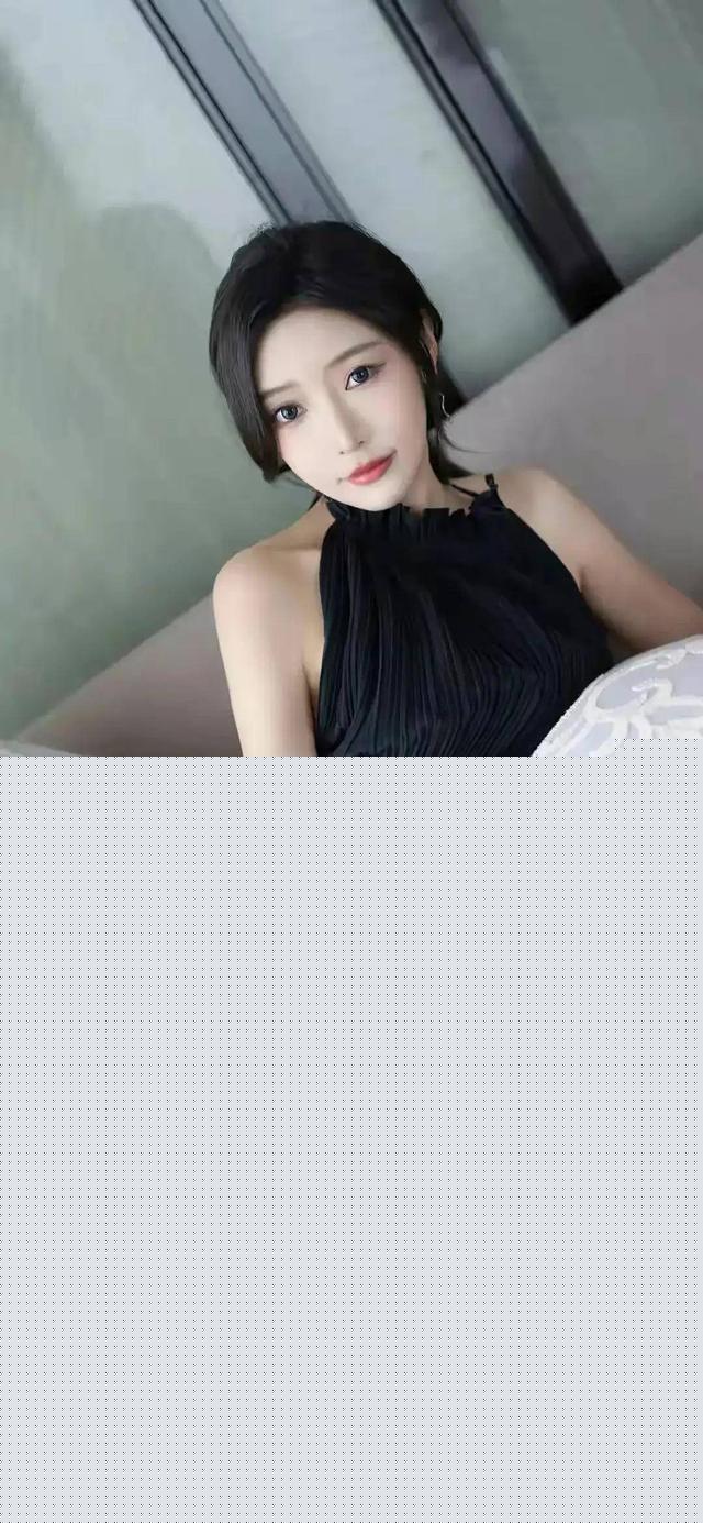 “广外最美校花”王馨瑶：完美精致清纯容貌，顶级性感火爆身材