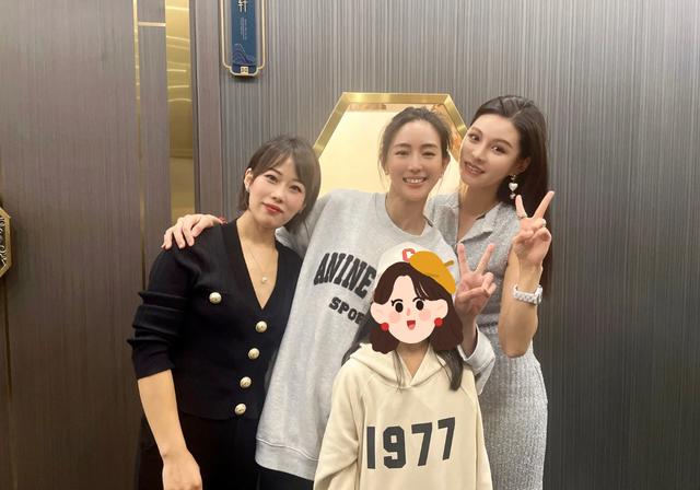 王迅与美女富婆聚餐!豪宅装修大气金碧辉煌,张钧甯全素颜现身