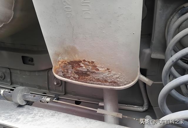 汽车排气管为什么会滴水?水太多会导致生锈损坏吗?