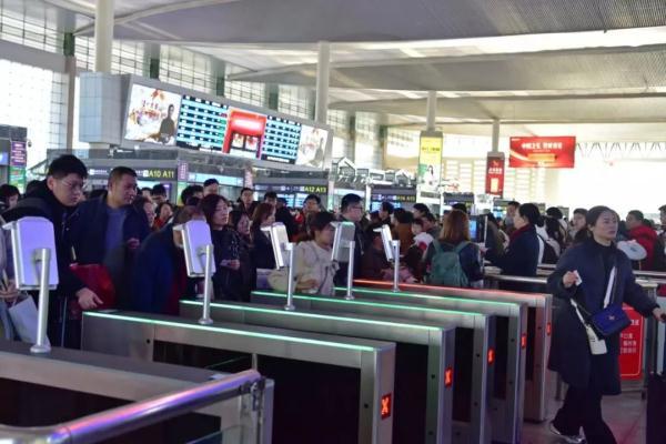 连续三天,成都东站出发人次全国最多!今日出行要注意