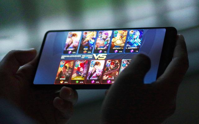 新闻8点见丨千里骑行后,父亲的“心事”;北京新春游园会攻略来啦