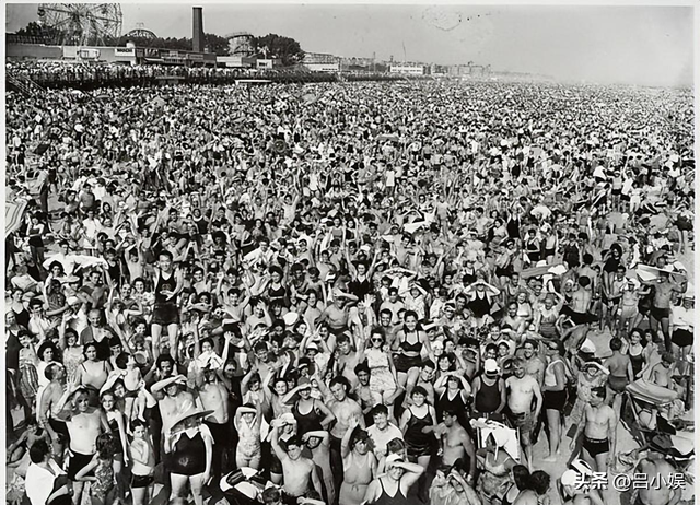 罕见照片:日本女人竟如此开放大胆,女学生脱光衣服全身赤裸上课