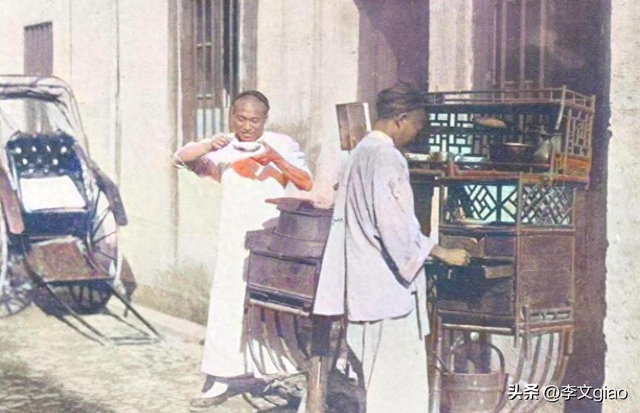 20张屈辱照片:德国女犯一丝不挂被枪决,被拍卖的大胸女人