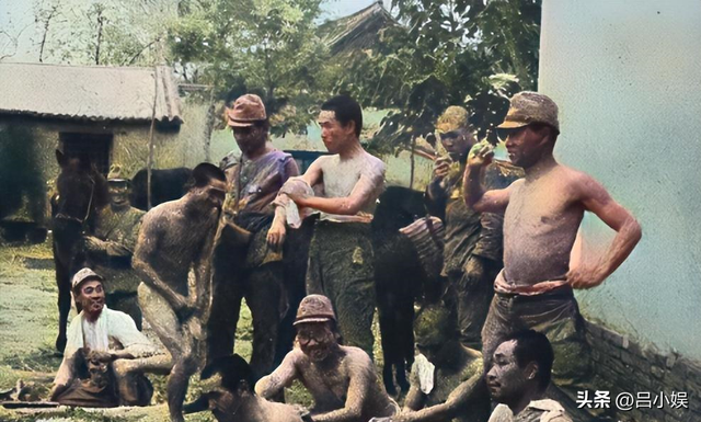 罕见照片:日本女人竟如此开放大胆,女学生脱光衣服全身赤裸上课