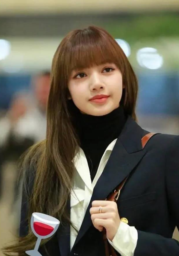 Lisa被指丰臀过度,盲目追求欧美风比例失调,还没被豪门男友承认