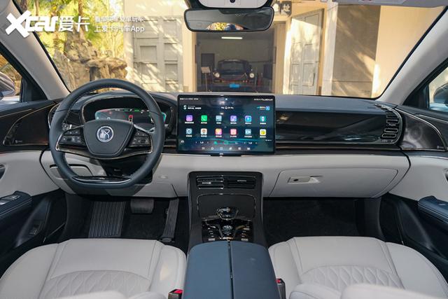 红色太土,棕色显老?比亚迪汉现在可以选浅色内饰了