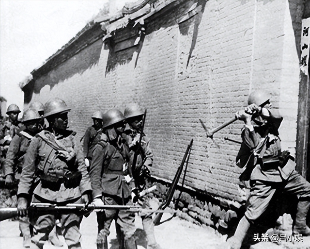 罕见照片:日本女人竟如此开放大胆,女学生脱光衣服全身赤裸上课