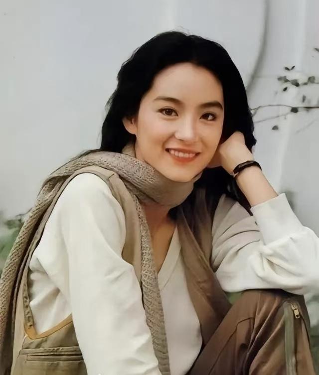 东南亚第一美女,林青霞巅峰时期颜值,美的不可方物