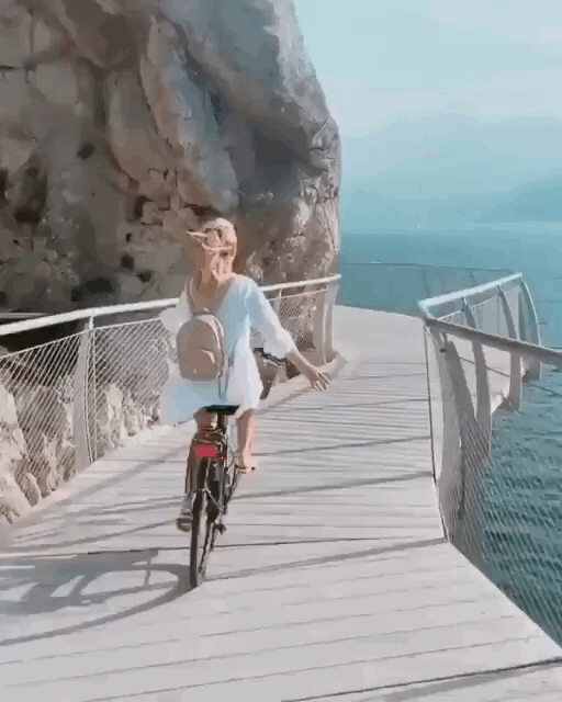 爆笑时刻!网吧推出小姐姐“陪玩游戏”服务,生意不火都不可能