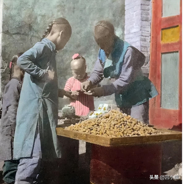 罕见照片:日本女人竟如此开放大胆,女学生脱光衣服全身赤裸上课