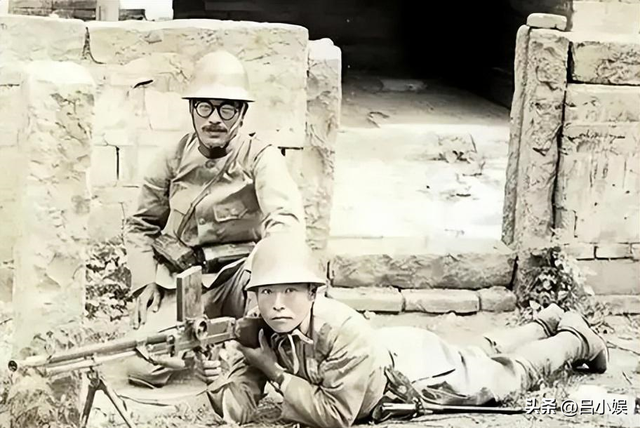 罕见照片:日本女人竟如此开放大胆,女学生脱光衣服全身赤裸上课